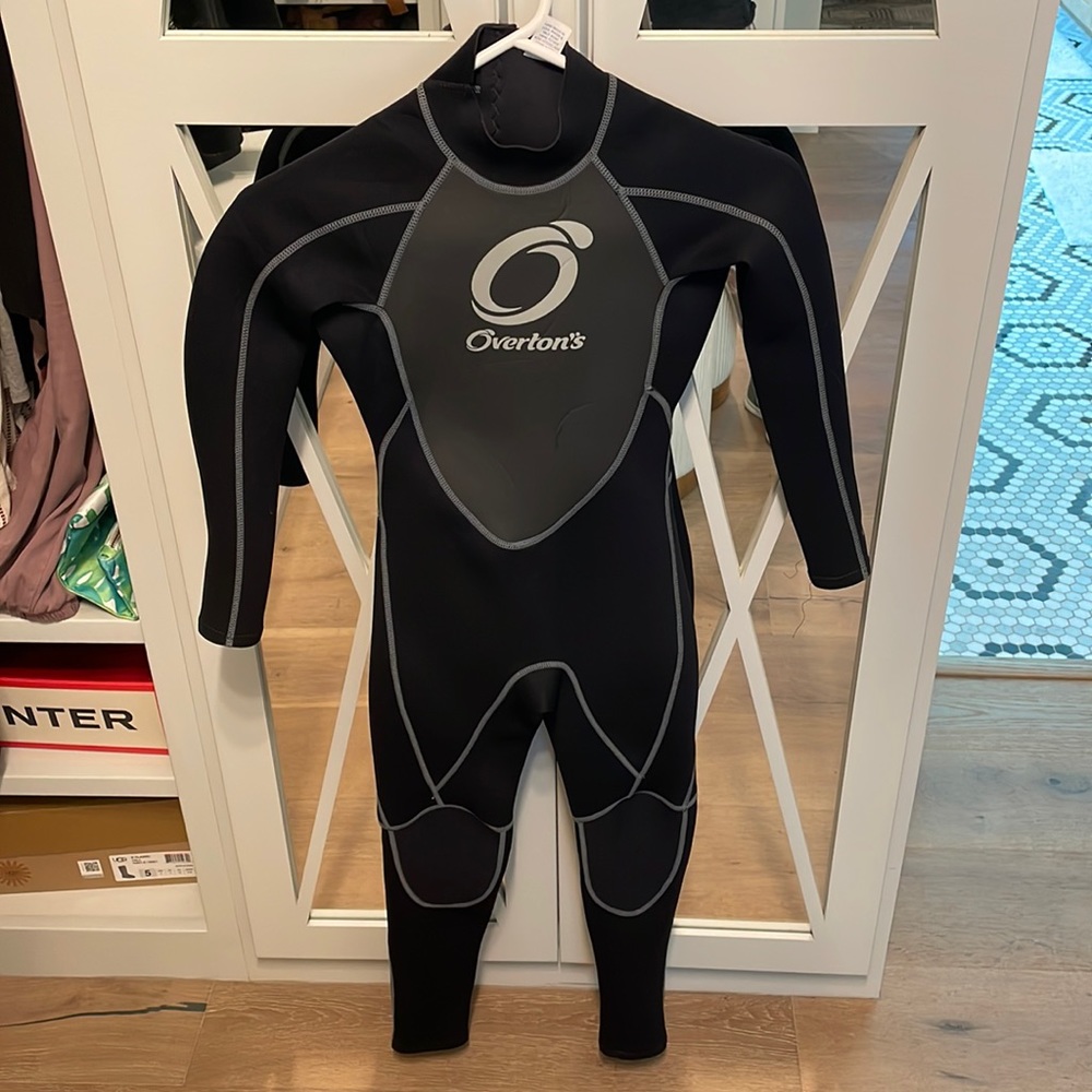 Overtone’s boys or girls wetsuit, size 8